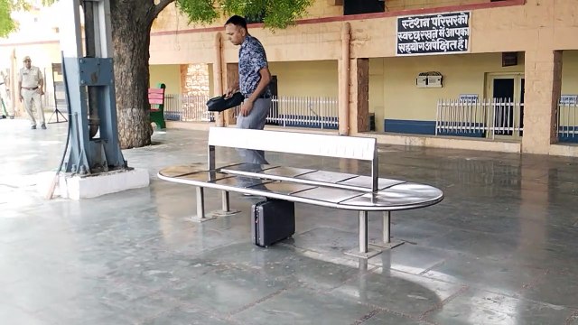 Bomb on Railway station : रेलवे स्टेशन पर बम की सूचना, video में जानें फिर क्या हुआ
