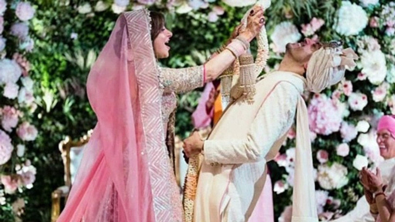 Bollywood Singer Kanika Kapoor-Gautam Hathiramani Wedding Video: Kanika Ties Knot With Gautam
