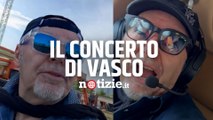 Milano, l’arrivo di Vasco Rossi all’Ippodromo prima del concerto: “Aiuto a montare il palco”