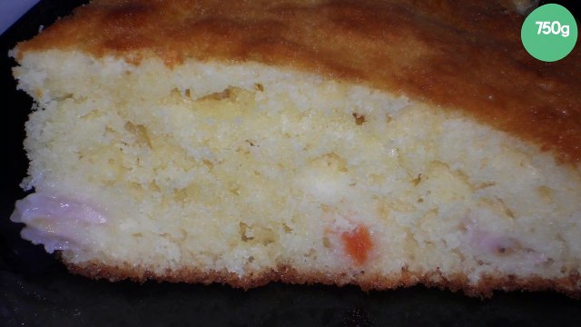 Gâteau moelleux au yaourt et fruits