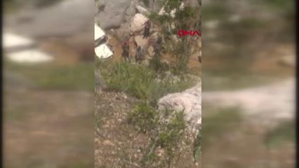 OTOMOBİL DERE YATAĞINA DÜŞTÜ, SÜRÜCÜSÜ ÖLDÜ