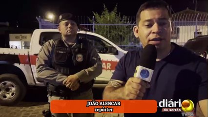 Homem é alvejado à bala na cidade de Pombal e mulher que passava no local também é atingida