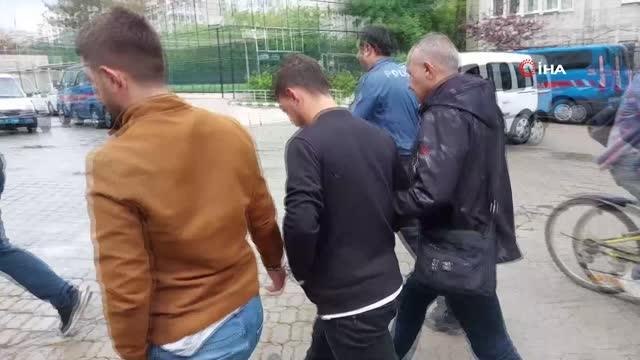 Bıçaklı kavgada 2 kişiyi yaralayan şahıslar yakalandı