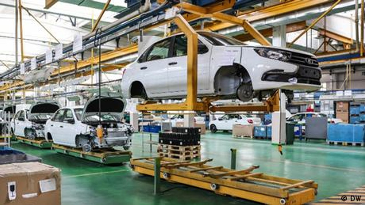 Wie der Krieg in der Ukraine das Autofahren verteuert