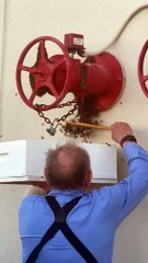 Beekeeper Easily Remove Bees