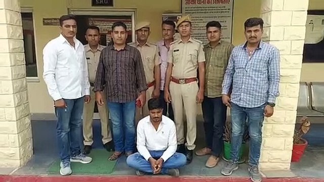 Drugs smuggling : मकान में मादक पदार्थ (Drugs) व लाखों रुपए जब्त