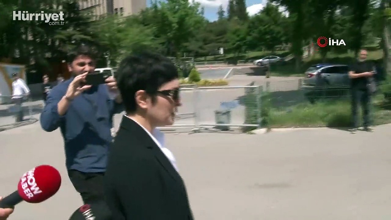 Ezgi Mola, hakaret suçundan yargılandığı davada 6 bin 960 TL para cezasına çarptırıldı