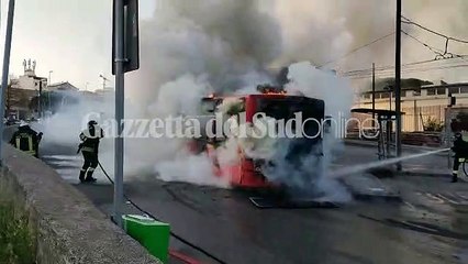 Autobus in fiamme