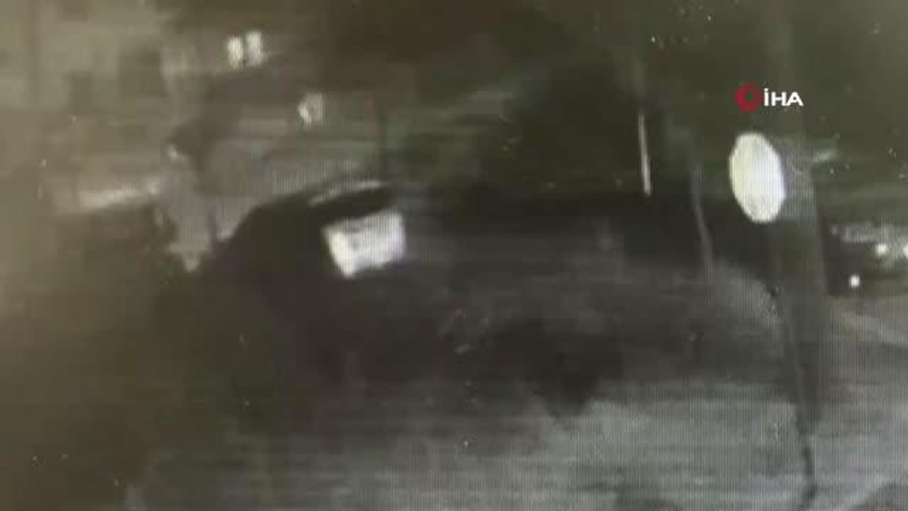 Bir kişinin öldüğü 3 kişinin yaralandığı kaza anı anbean kameraya yansıdı