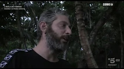 Isola dei Famosi, il naufrago inconsolabile dopo il ritiro della sorella: l'amaro sfogo Ieri sera è