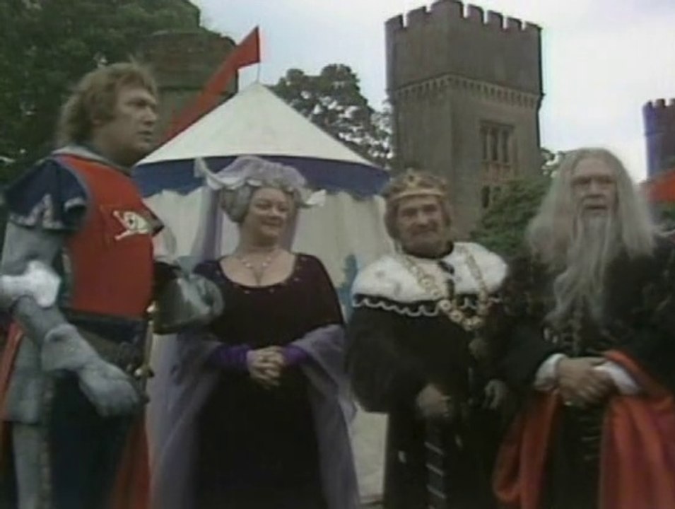 Carry On Laughing (1975) - S02E04 - Short Knight, Long Daze - Kenneth Connor, Barbara Windsor, Joan Sims, Peter Butterworth, Bernard Bresslaw, Jack Douglas