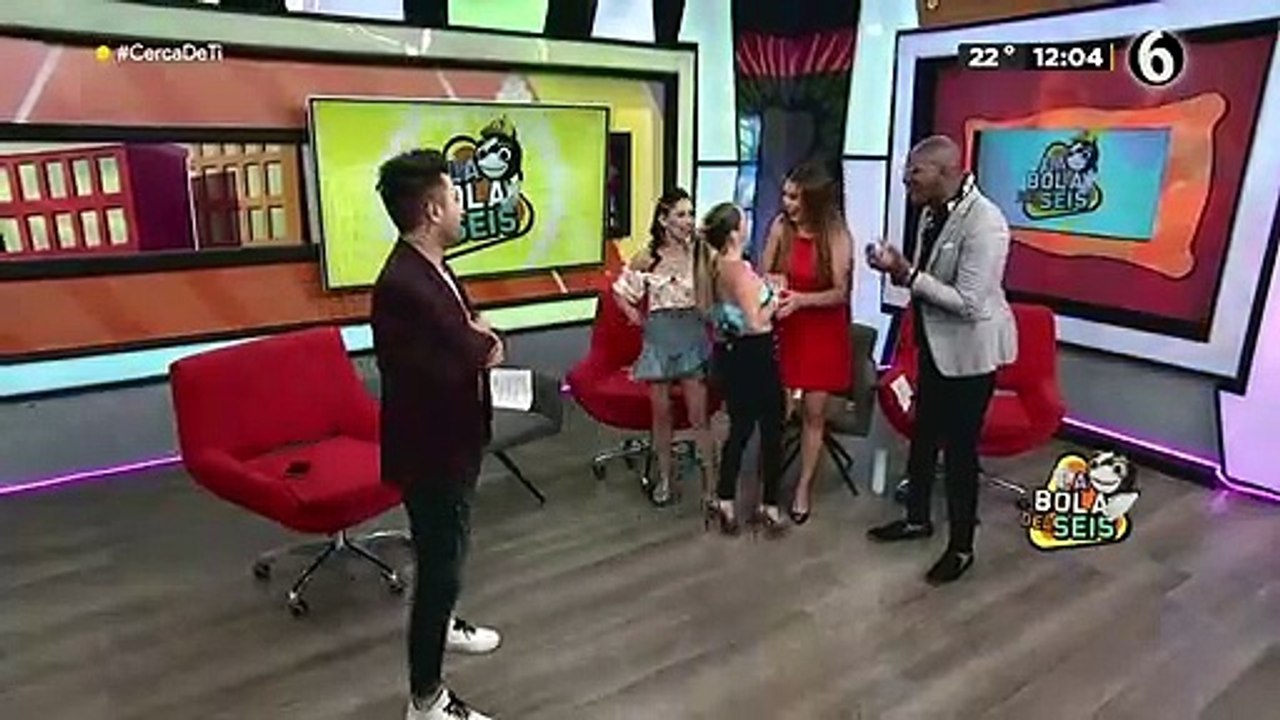 Conductora sufre bochornoso accidente en pleno programa