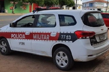 Homem é alvejado à bala na cidade de Pombal e mulher que passava no local também é atingida