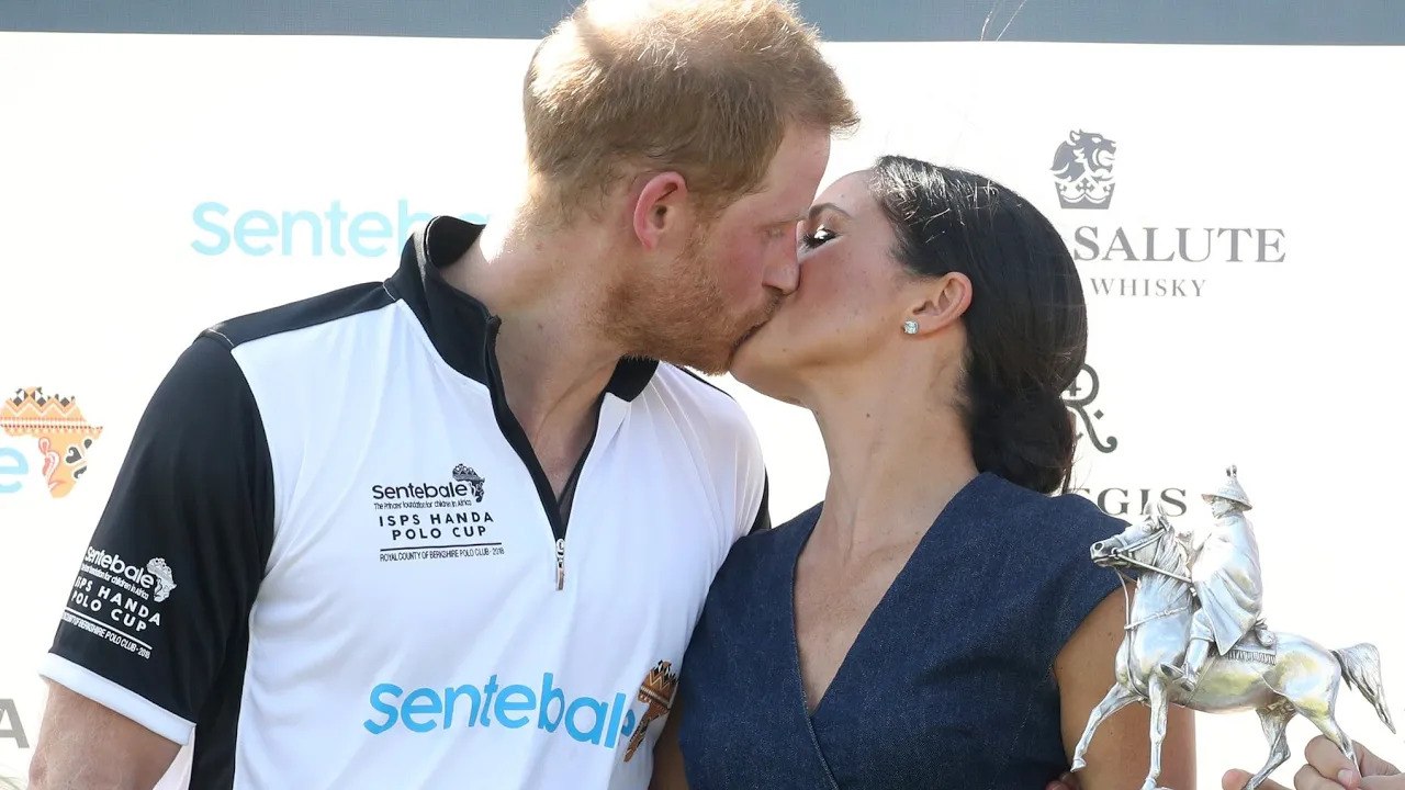 OMG, HARRY CLEARLY UNHAPPY! Duke And Meghan HECKLED And BOOED After Kissing At Polo Match