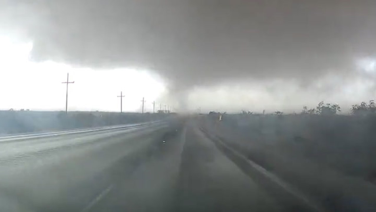 Powerful storms rumble across Texas