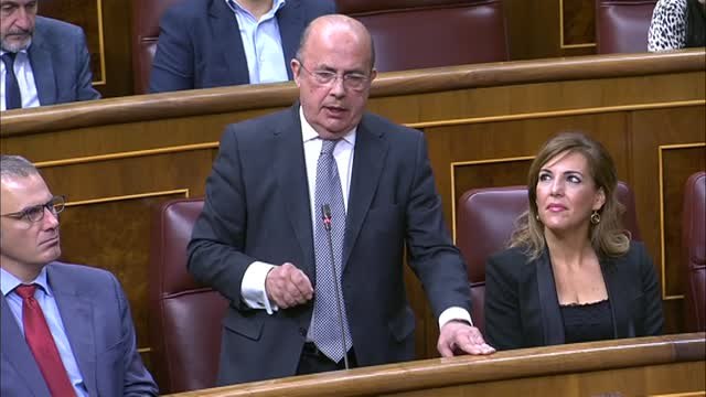 Vox acusa a Robles de traicionar a los hombres y mujeres del CNI