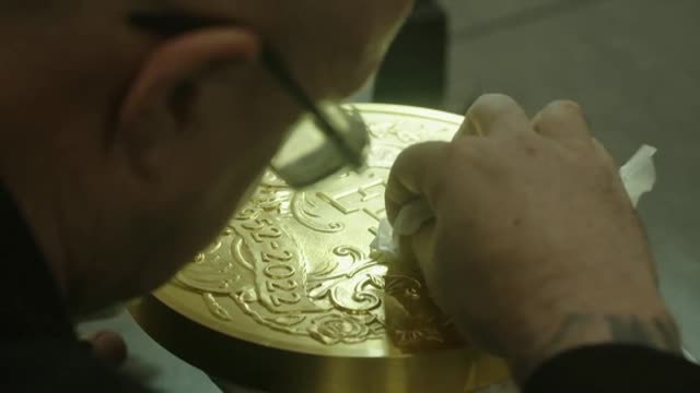 Una moneda gigante de oro para conmemorar el Jubileo de Platino de Isabel II