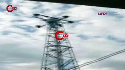 12 metrelik elektrik direğinde asılı kaldı, itfaiye kurtardı