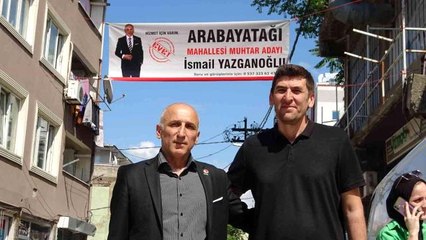 Muhtar olabilmek için 19 bin seçmenin tek tek ayağına gidiyor