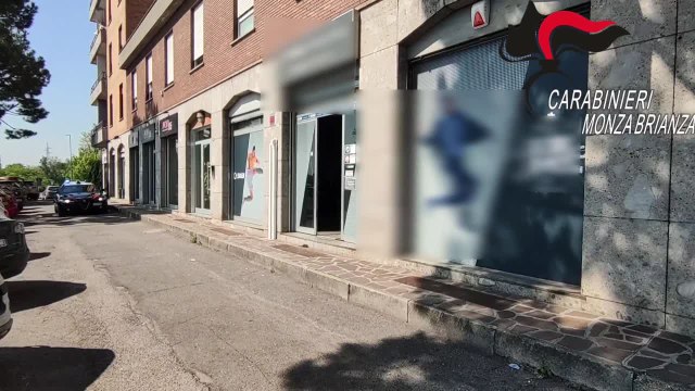 Tre rapine nello stesso centro scommesse in Brianza: fermato