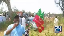 PTI Workers Open Road For Motorway To Reach Islamabad Long March