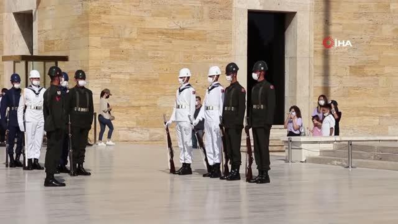 Anıtkabir'de dalgalanan Türk bayrağı İstanbul'da bir lisede sergilenecek
