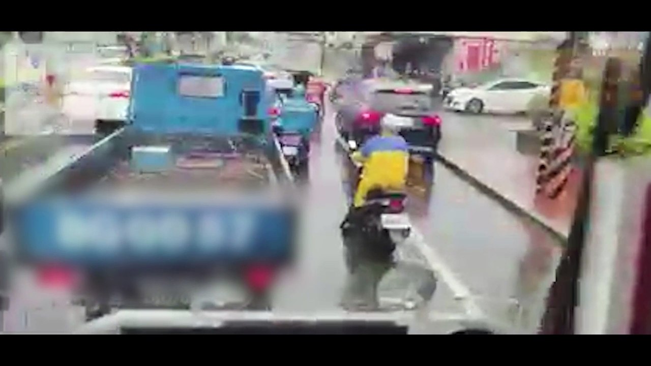 大貨車停路中「買湯包」 後車連按1分鐘巨響喇叭網讚爆