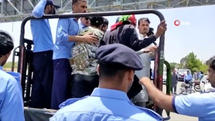 Pakistan sokakları karıştı: O anlar anbean kamerada