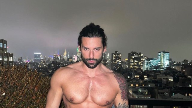 VOICI : Pas comme un petit jeune : Hugo Manos se livre sur sa différence d'âge avec Laurent Ruquier