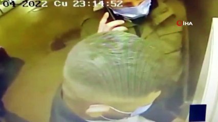 Maltepe’de ATM’ye kart kopyalama cihazı yerleştiren şahıslar kamerada