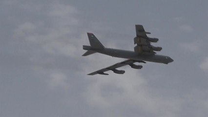 미 정찰기·폭격기, 한반도 인근 포착...전략 자산 전개되나 / YTN