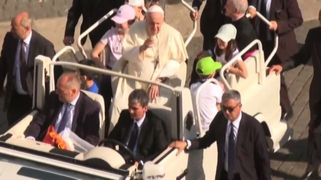 Papa: Ho il cuore affranto per la strage nella scuola in Texas