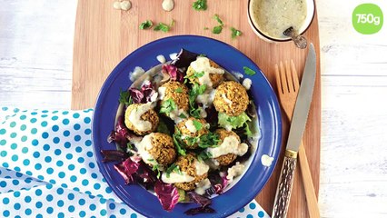 Boulettes panées antigaspi, nid douillet de crudités et sauce au roquefort