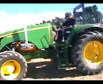 Eski Traktör John Deere yi Darmaduman ediyor
