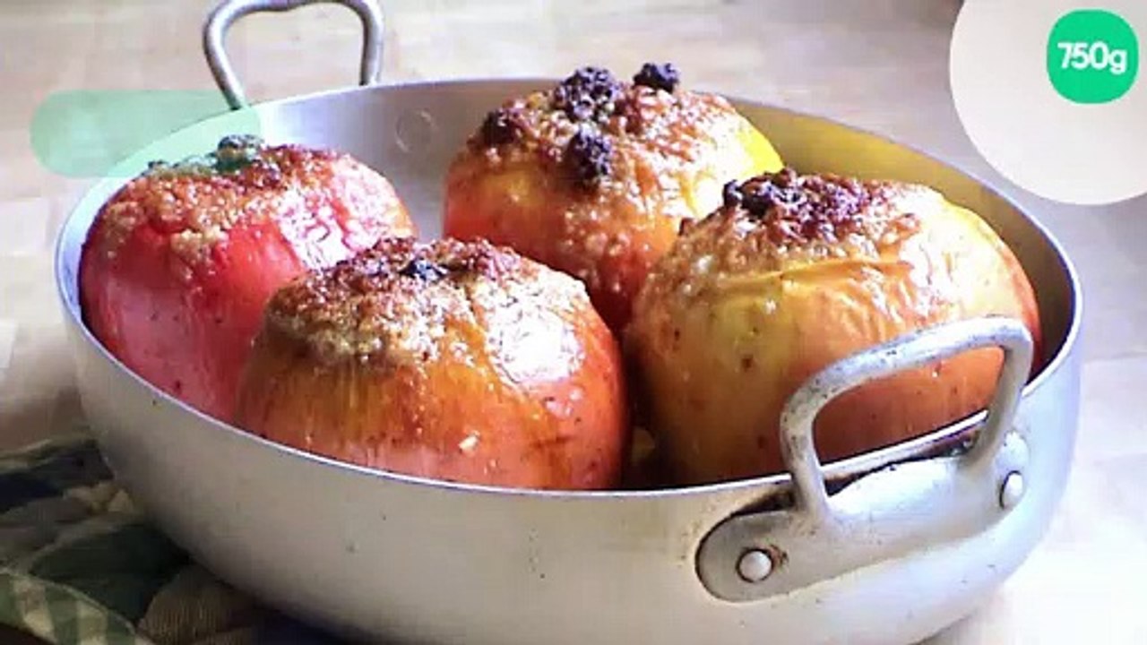 Pommes au four, aux fruits secs et à l'orange