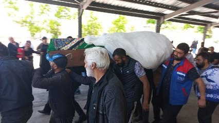 KUZENLERİYLE KAZADA ÖLEN SEDEF, GELİNLİĞİYLE SON YOLCULUĞUNA UĞURLANDI