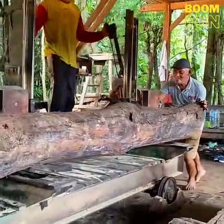 Amazing wood cutting skill.