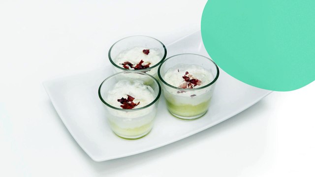 Velouté d'asperges, espuma de bacon et chips de bacon