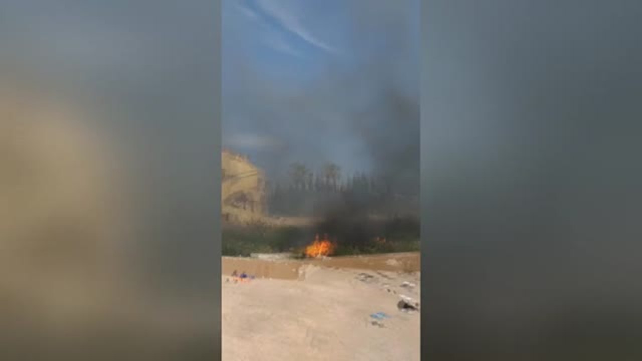 Una guardia de seguridad rescata a dos niños y un bebé de una vivienda en llamas