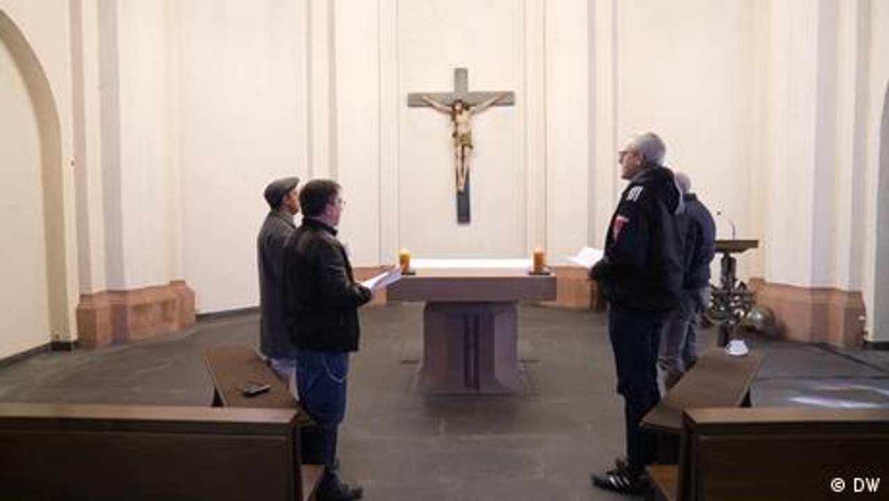 Deutschland: Ex-Mönch liebt einen Mann