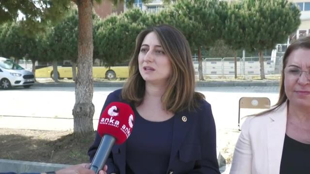 CHP'li Karaca ve Bankoğlu, Gezi Davası Tutuklularını Silivri'de Ziyaret Etti: "Adaletin Sağlandığı Türkiye'de Başı Dik Şekilde Bu Kapıdan Çıkacaklar"