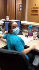 رد فعلها غير طبيعي  | abnormal reaction