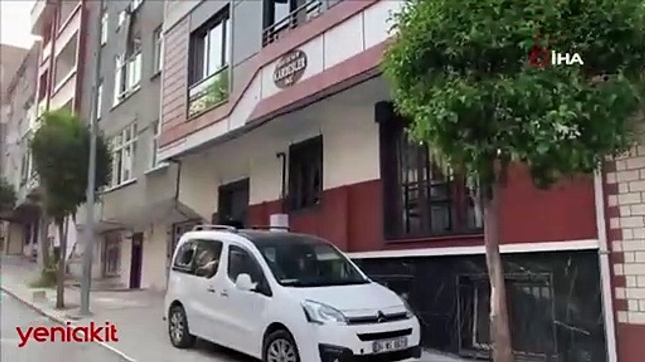 Feci olay! 2 yaşındaki çocuk 3. kattan aracın üzerine düştü