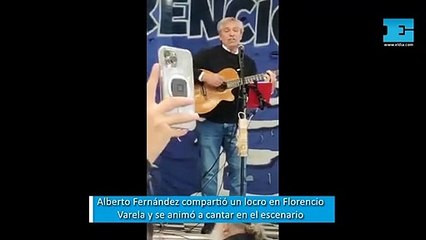 Con guitarra en mano, Alberto Fernández cantó un tema de Lito Nebbia en Florencio Varela
