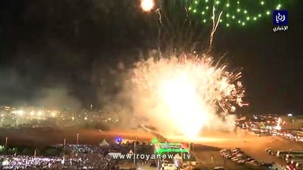 إطلاق ألعاب نارية احتفالا بعيد استقلال الأردن الـ76