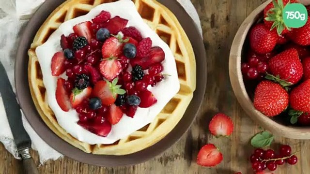 Gaufres aux fruits rouges et à la crème montée