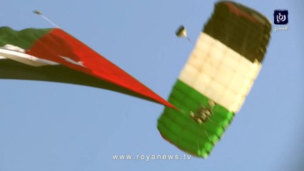 استعراض مظلي احتفالا بعيد استقلال الأردن الـ76