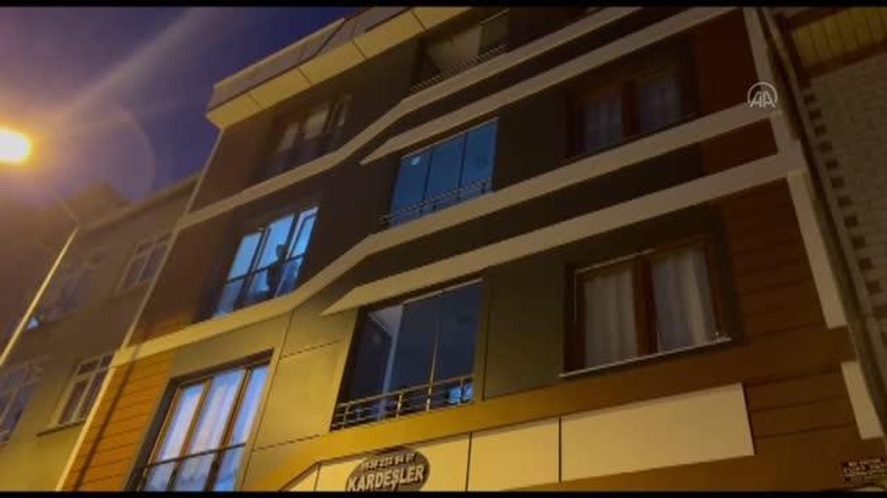 Üçüncü kattan aracın üzerine düşen bebek, yaralı olarak kurtuldu