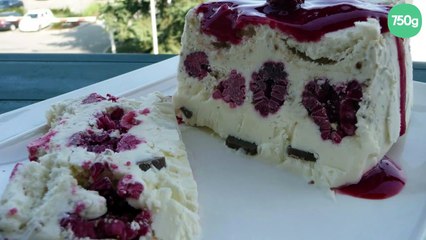 Terrine glacée au mascarpone, framboises, meringues et noisettes