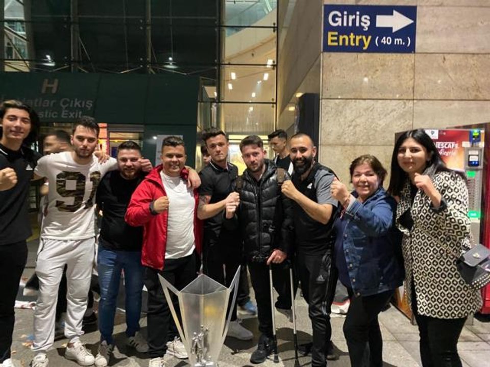 Ampute Futbol Şampiyonlar Ligi şampiyonu Etimesgut Belediyespor, Ankara'da coşkuyla karşılandı